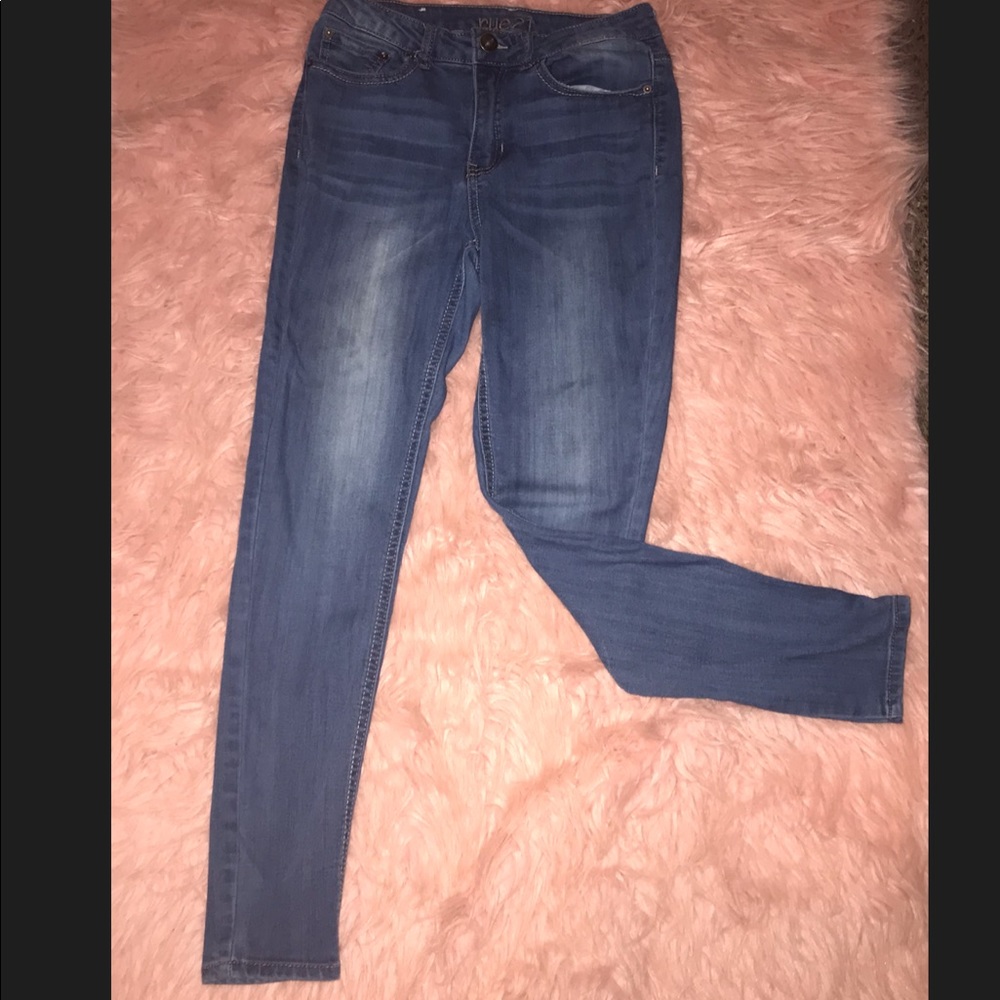 High rise jeggings with no rips! size:4 short